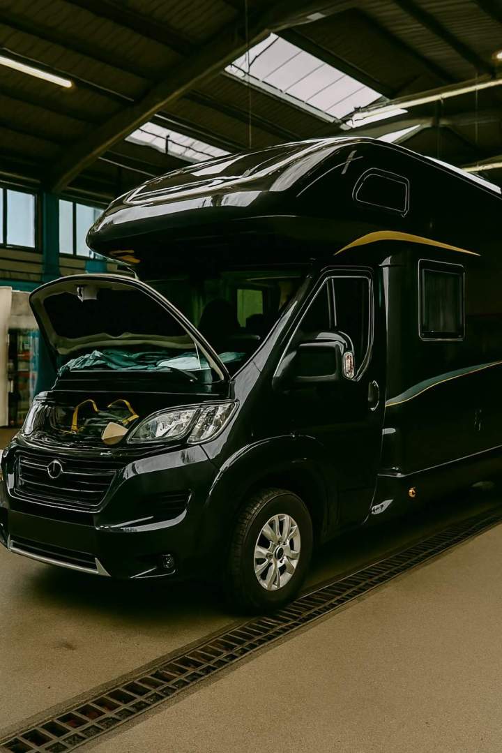 Entretien camping-car noir Barbezieux-Saint-Hilaire