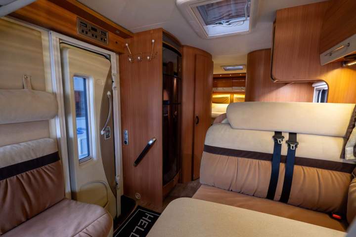 Entretien camping-car noir Barbezieux-Saint-Hilaire